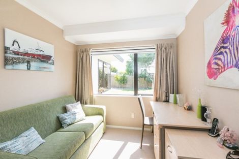 Photo of property in 6 Bucksburn Place, Greenmeadows, Napier, 4112