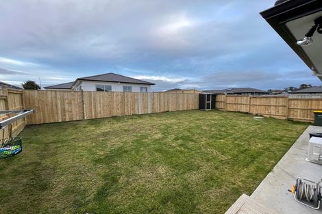 Photo of property in 13 Walter Ruddock Avenue, Kumeu, 0810