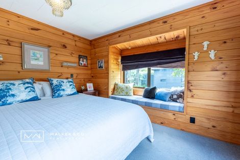 Photo of property in 1 Bathurst Street, Silverstream, Upper Hutt, 5019