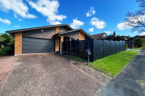 Photo of property in 10 St Simon Place, Botany Downs, Auckland, 2010