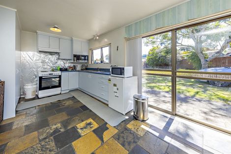 Photo of property in 6 Gibbons Road, Weymouth, Auckland, 2103