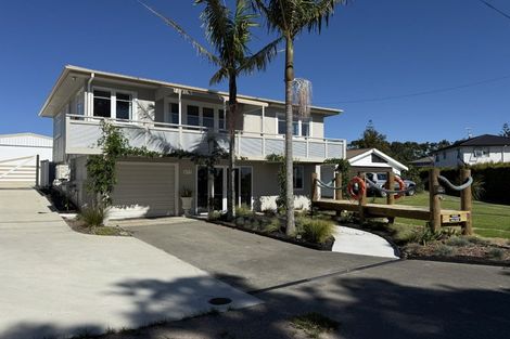 Photo of property in 15 Karoro Road, One Tree Point, 0118