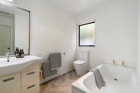 Photo of property in 1/21 Commodore Parry Road, Castor Bay, Auckland, 0620