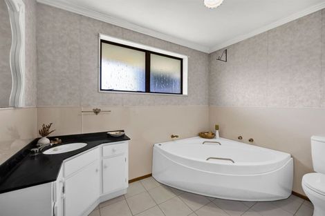 Photo of property in 240 Waihi Road, Hawera, 4610