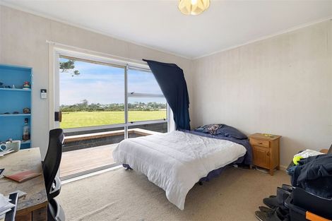 Photo of property in 21 Martin Place, Kelston, Auckland, 0602