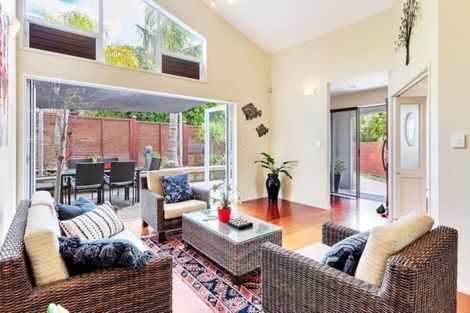 Photo of property in 6 Windsor Place, Windsor Park, Auckland, 0630
