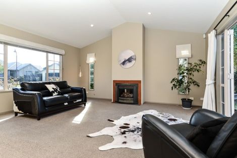 Photo of property in 18 Roderick Place, Rototuna, Hamilton, 3210