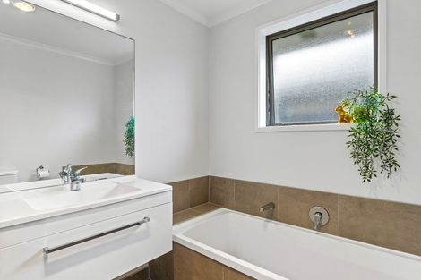 Photo of property in 17 Perla Road, Pukekohe, 2120