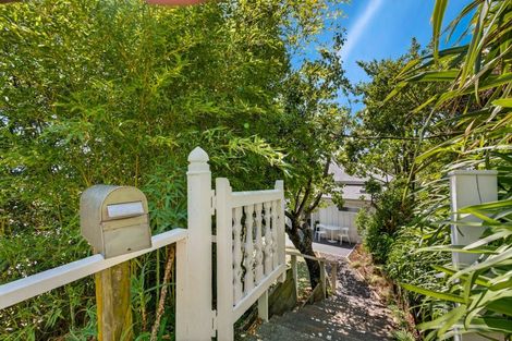 Photo of property in 1 Denholm Road, Hospital Hill, Napier, 4110