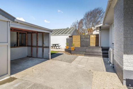 Photo of property in 106 Avondale Road, Avondale, Christchurch, 8061