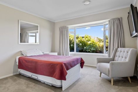 Photo of property in 5 Pukenamu Road, Rainbow Point, Taupo, 3330