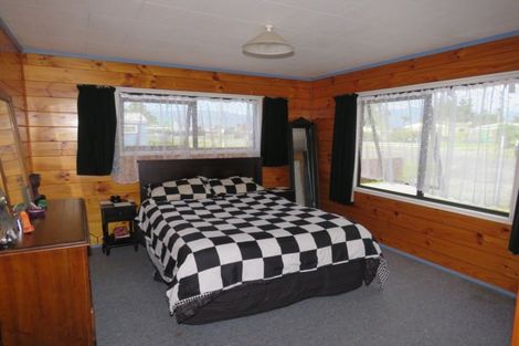 Photo of property in 23 Coates Street, Westport, 7825