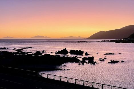 Photo of property in 6 Owhiro Bay Parade, Island Bay, Wellington, 6023