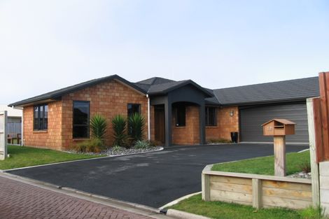 Photo of property in 12 Maccallum Court, Rototuna, Hamilton, 3210