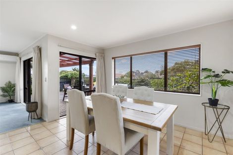 Photo of property in 14 West Fairway, Golflands, Auckland, 2013