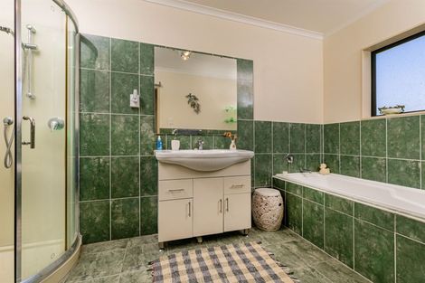 Photo of property in 15 Westglen Place, Ranui, Auckland, 0612