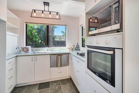 Photo of property in 2/3 Aorangi Place, Birkenhead, Auckland, 0626