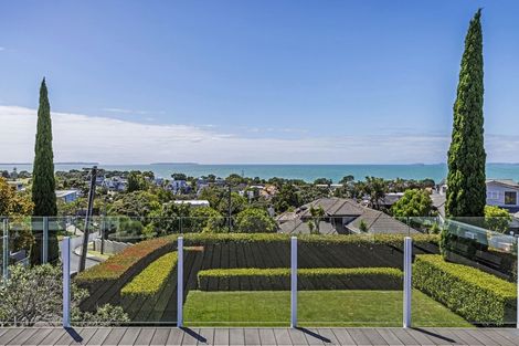 Photo of property in 8 Eastcliffe Road, Castor Bay, Auckland, 0620