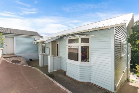 Photo of property in 100 Creswick Terrace, Northland, Wellington, 6012