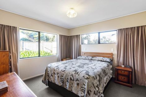Photo of property in 15 Pine Ridge Terrace, Waikanae Beach, Waikanae, 5036
