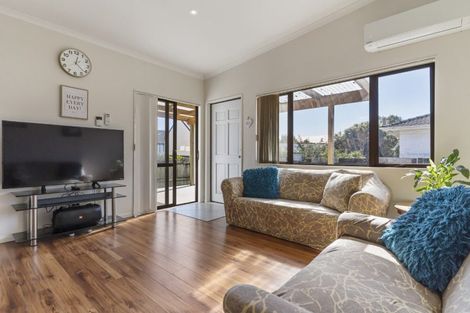 Photo of property in 135 Pigeon Mountain Road, Half Moon Bay, Auckland, 2012