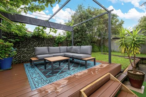 Photo of property in 24 Frank Bunce Grove, Flat Bush, Auckland, 2019