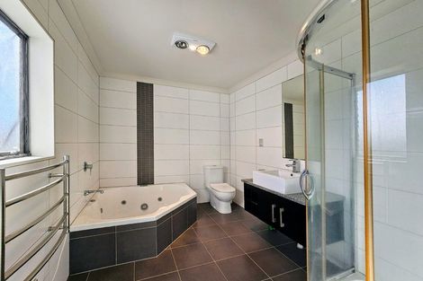 Photo of property in 28 Pin Oak Drive, Schnapper Rock, Auckland, 0632