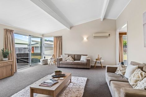Photo of property in 35 Palmers Road, New Brighton, Christchurch, 8083