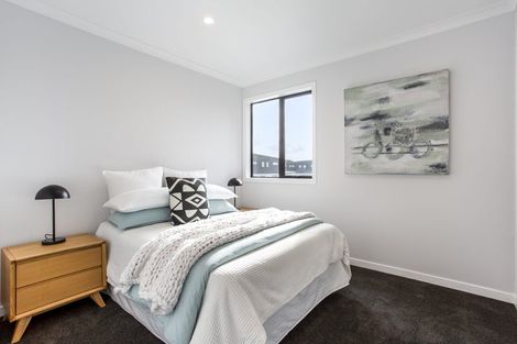 Photo of property in 2 Silver Fern Avenue, Hobsonville, 0616