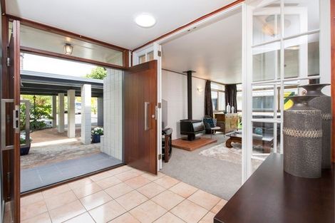 Photo of property in 33 The Crest, Sunnyhills, Auckland, 2010