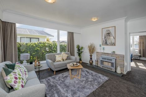 Photo of property in 98 Queen Street West, Levin, 5510