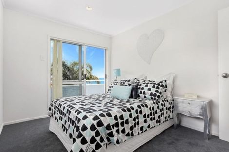 Photo of property in 2/70 Churchill Road, Murrays Bay, Auckland, 0630