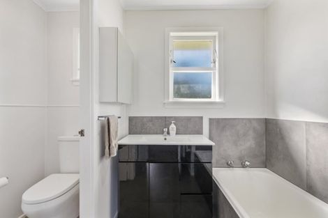 Photo of property in 39 Paragon Avenue, Beach Haven, Auckland, 0626