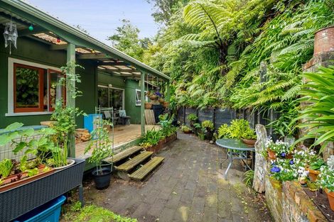 Photo of property in 118 Huatoki Street, Frankleigh Park, New Plymouth, 4310