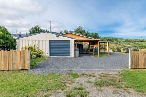 Photo of property in 2 Barclay Grove, Hokio Beach, Levin, 5571