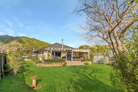 Photo of property in 120 Main Road, Waikanae, 5036