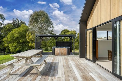 Photo of property in 8 Nga Tui Lane, Acacia Bay, Taupo, 3385