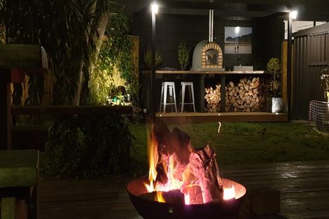 Photo of property in 276 Point Chevalier Road, Point Chevalier, Auckland, 1022