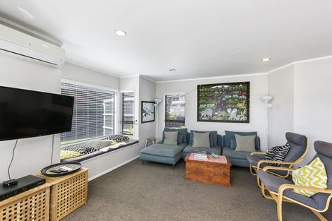 Photo of property in 5 The Crowsnest, Whitby, Porirua, 5024