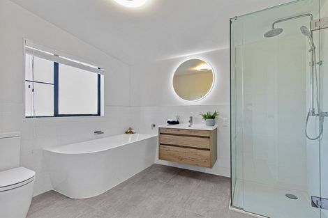 Photo of property in 2/60 Rangatira Road, Beach Haven, Auckland, 0626