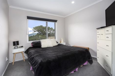 Photo of property in 17a Gloucester Street, Cannons Creek, Porirua, 5024