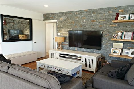 Photo of property in 1/105 John Downs Drive, Browns Bay, Auckland, 0630