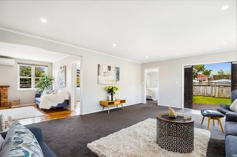 Photo of property in 43 Vodanovich Road, Te Atatu South, Auckland, 0610