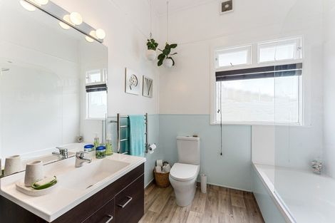 Photo of property in 24 Clarence Street, Brooklyn, Wellington, 6021