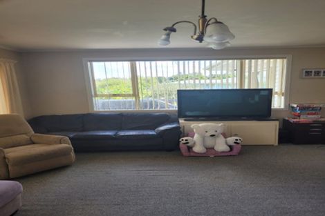 Photo of property in 21 Maui Pomare Street, Blockhouse Bay, Auckland, 0600