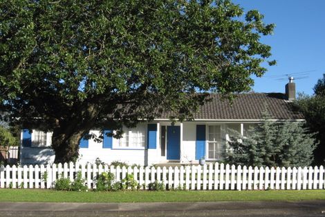 Photo of property in 15 Cargill Street, Papakura, 2110