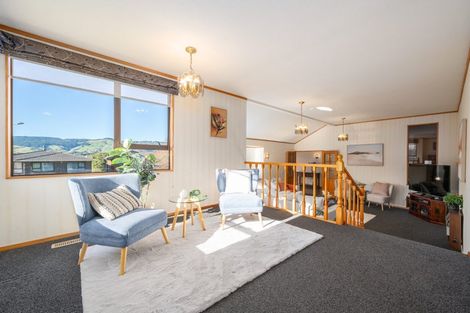 Photo of property in 11 Duval Grove, Tawa, Wellington, 5028