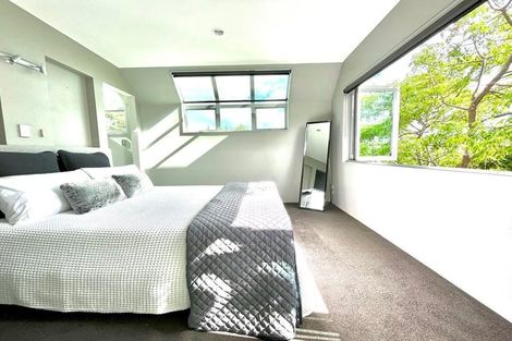 Photo of property in 1/39 Wade River Road, Stanmore Bay, Whangaparaoa, 0932