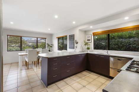 Photo of property in 14 West Fairway, Golflands, Auckland, 2013