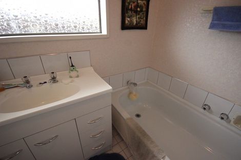 Photo of property in 10 Huhana Court, Hokowhitu, Palmerston North, 4410